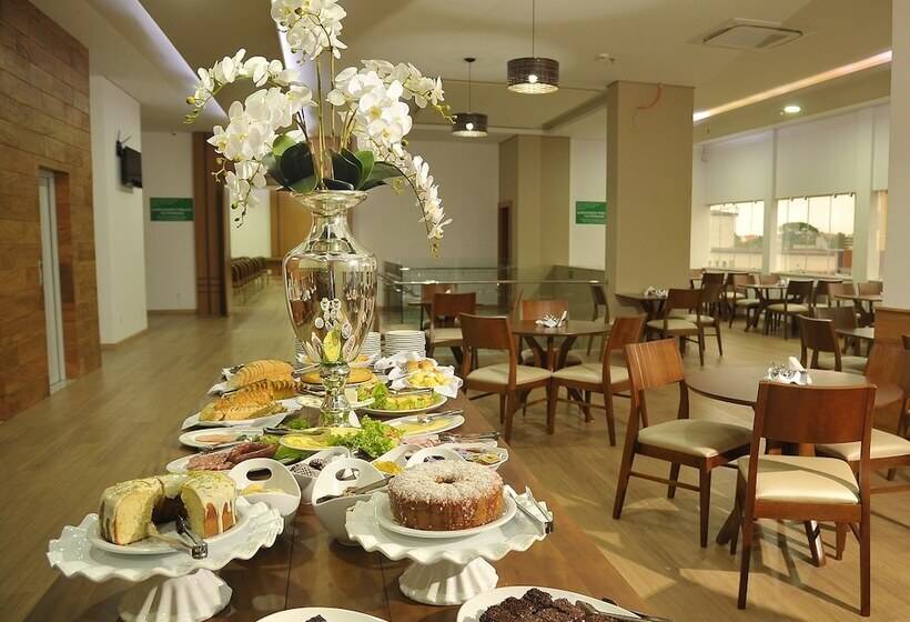 Отель Maestro Premium Cascavel