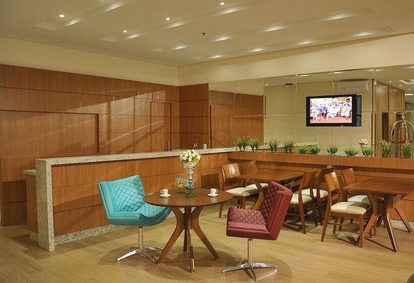 Отель Maestro Premium Cascavel