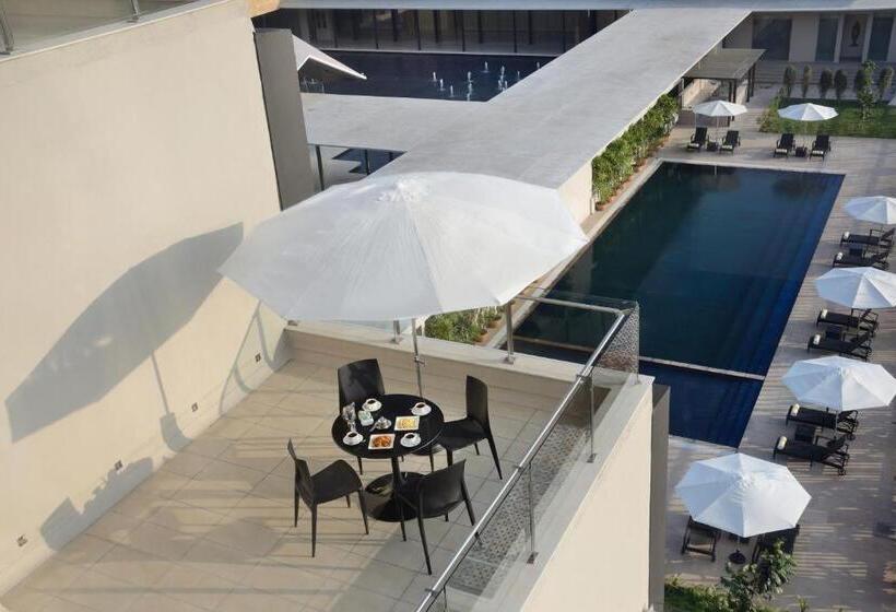 호텔 Marasa Sarovar Premiere