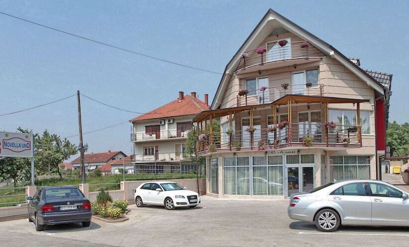 هتل Novella Uno