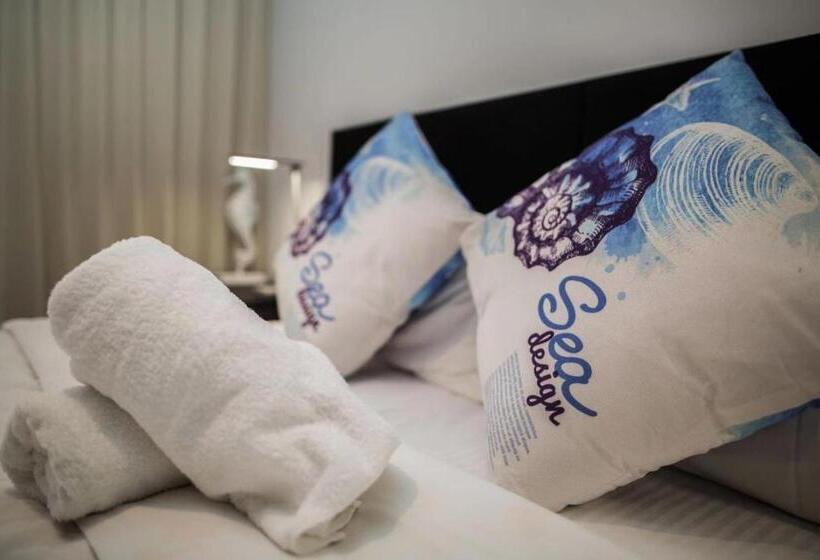 Отель Odyssey Apollo Bay