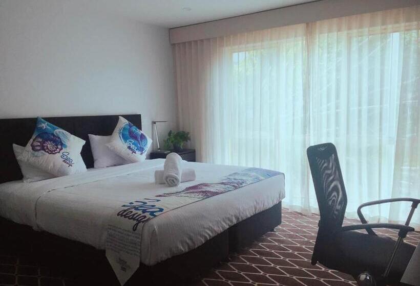 Отель Odyssey Apollo Bay