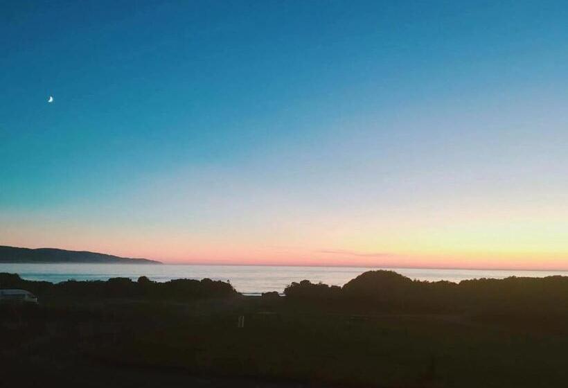 Отель Odyssey Apollo Bay