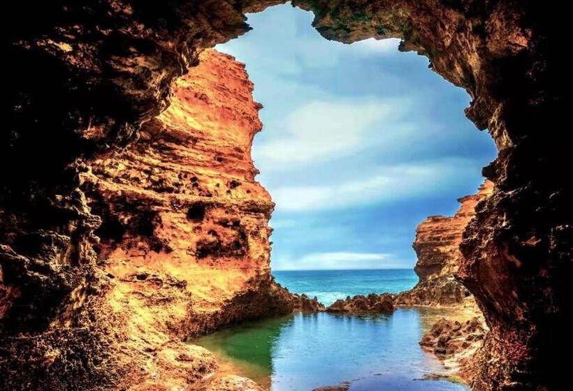 Отель Odyssey Apollo Bay