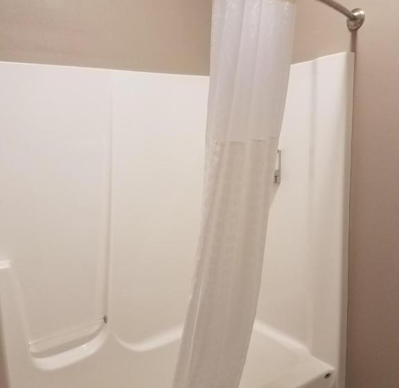 בית מלון כפרי Okoboji Inn & Suites