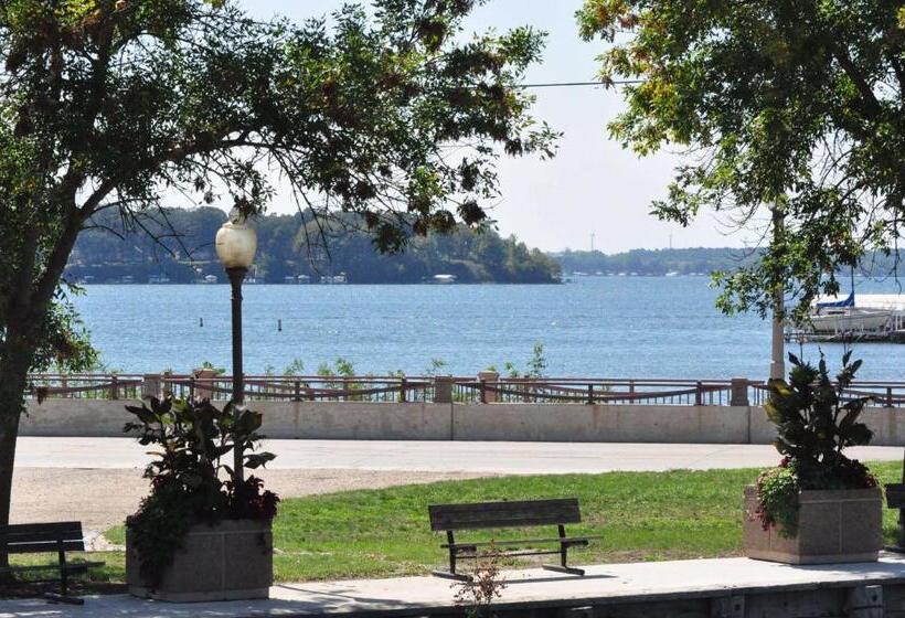 ホテル Okoboji Inn & Suites