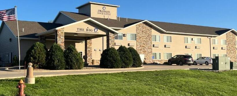 בית מלון כפרי Okoboji Inn & Suites