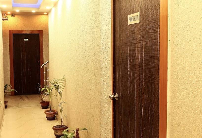 هتل Oyo Rooms Airport Gate No 2