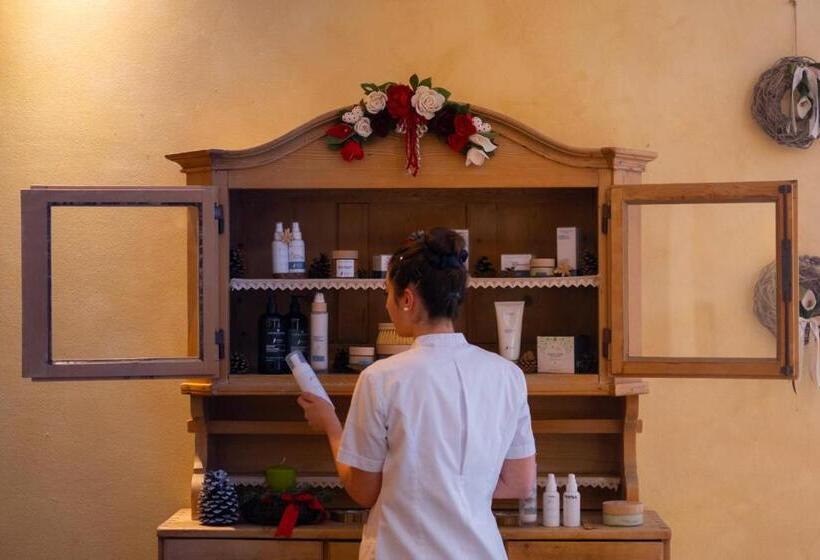 فندق Pineta Nature Resort  Wellness & Spa