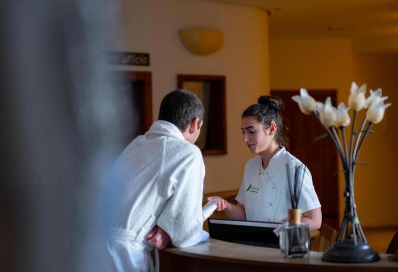 فندق Pineta Nature Resort  Wellness & Spa