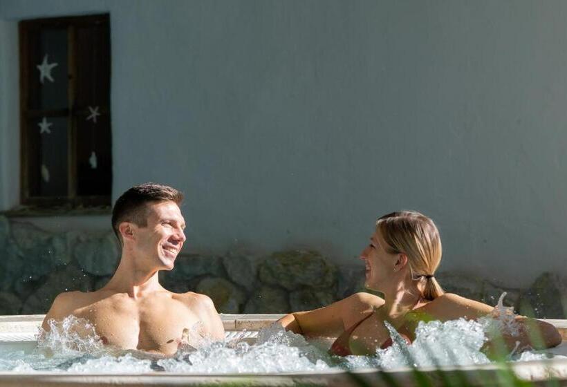 فندق Pineta Nature Resort  Wellness & Spa