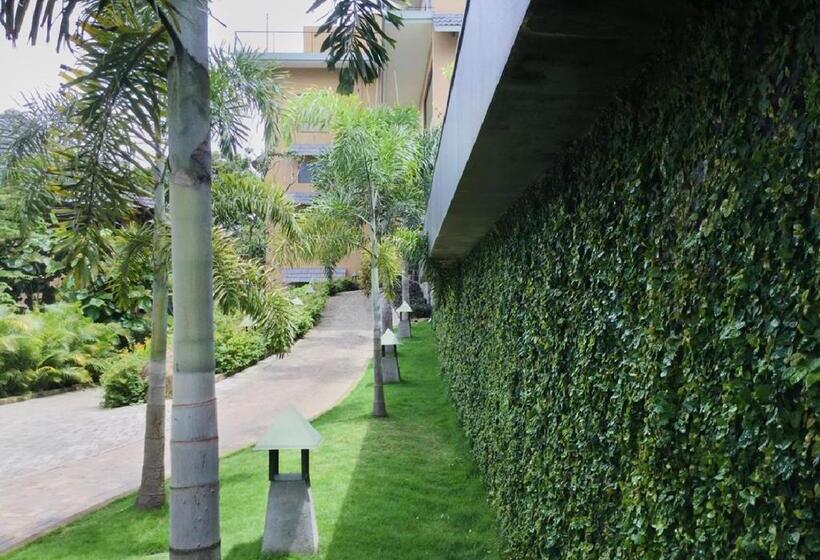 هتل Poetree Thekkady