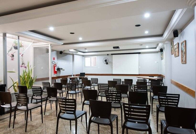 فندق Pouso Alegre