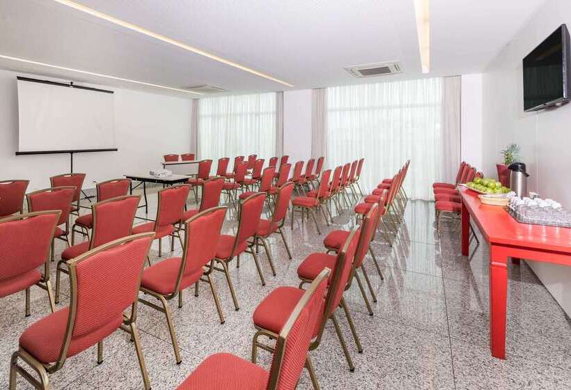 Отель Esuites Virgínia Luxemburgo