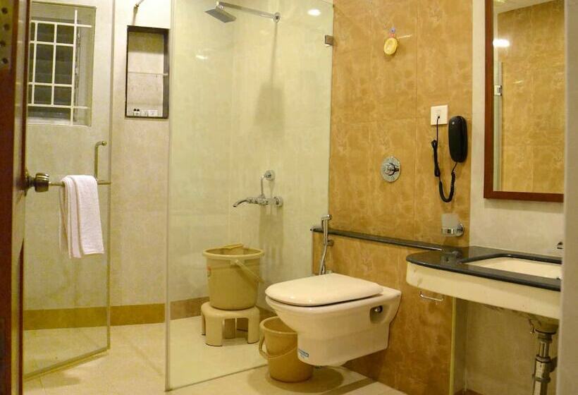 Отель Raya S Grand