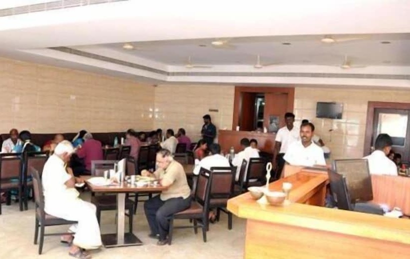 Отель Raya S Grand