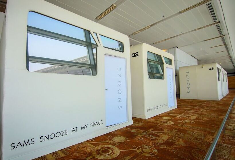 Отель Sams Snooze At My Space