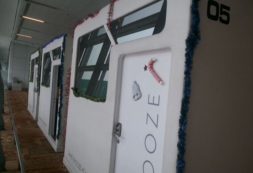 Отель Sams Snooze At My Space