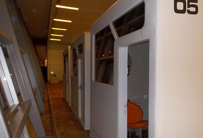 Отель Sams Snooze At My Space