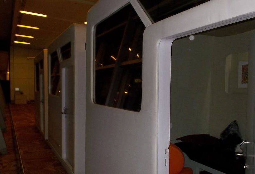 Отель Sams Snooze At My Space