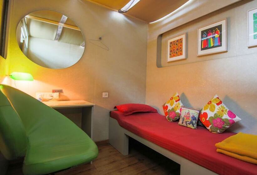 Отель Sams Snooze At My Space