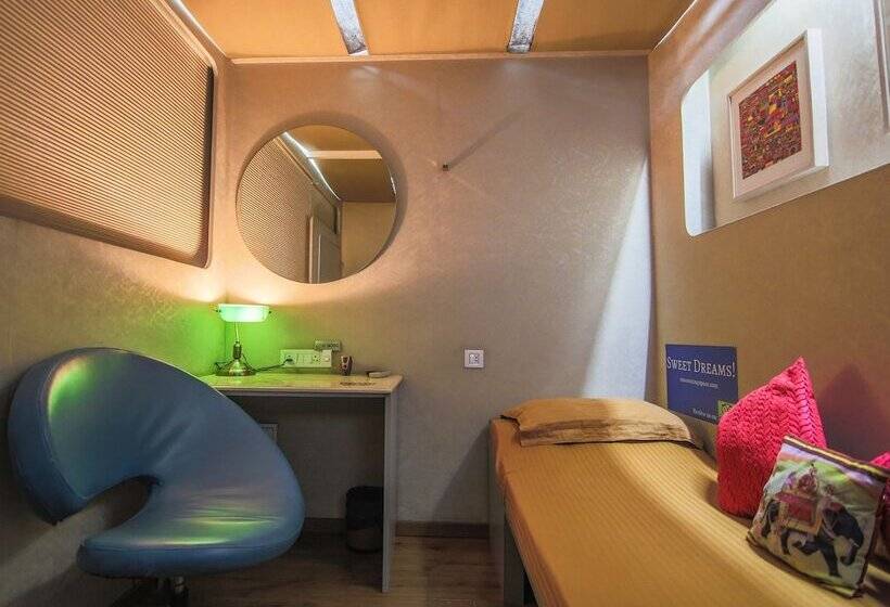 Отель Sams Snooze At My Space