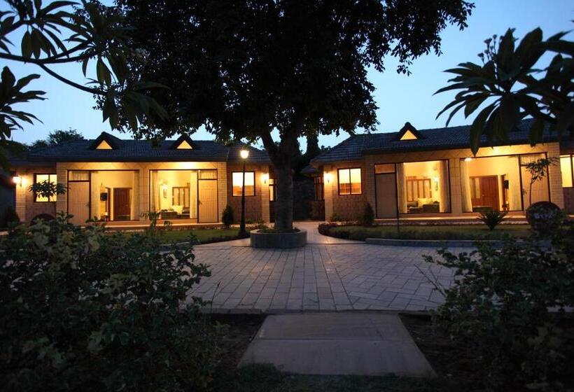 ホテル Shri Radha Brij Vasundhara Resort & Spa