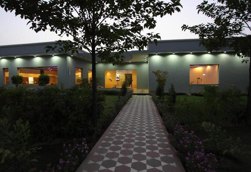 ホテル Shri Radha Brij Vasundhara Resort & Spa