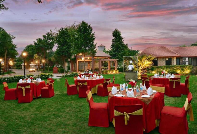 ホテル Shri Radha Brij Vasundhara Resort & Spa