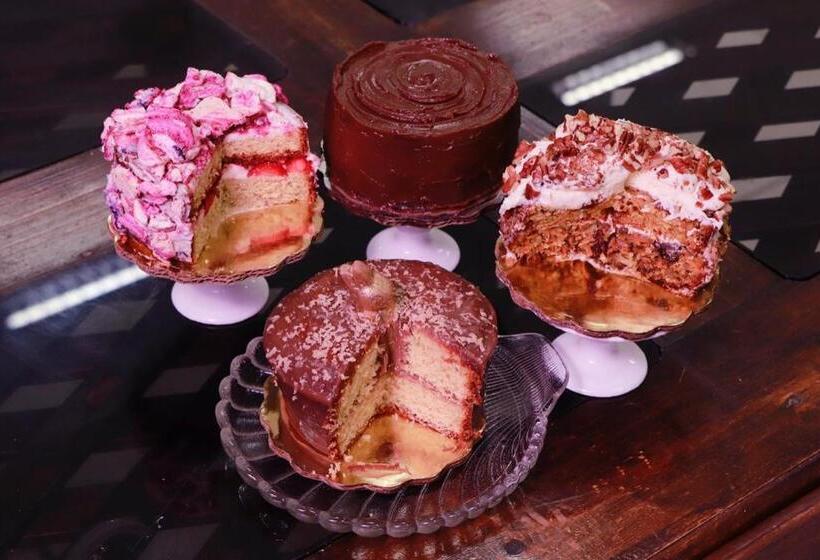 Отель & Suites Mo Sak