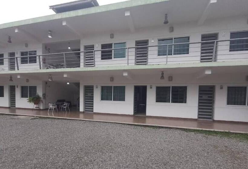 Отель & Suites Mo Sak