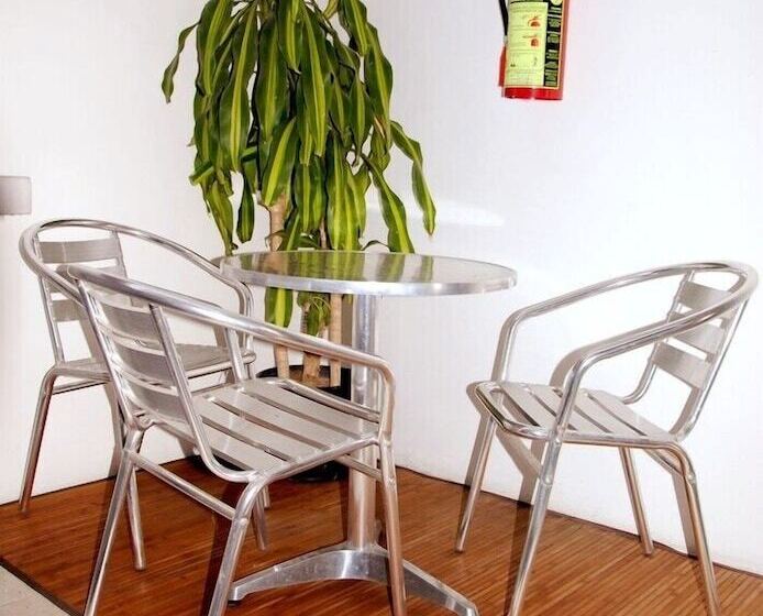 Отель & Suites Mo Sak