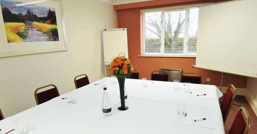 Отель Supreme Inns Boston