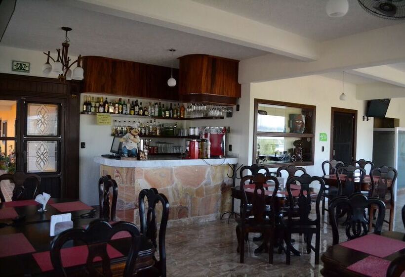 ホテル Teotihuacan