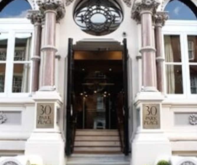 هتل The Chambers   Park Place   Apartments