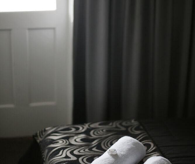 בית מלון כפרי The Lakes