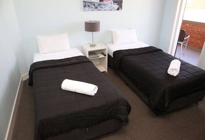 בית מלון כפרי The Lakes