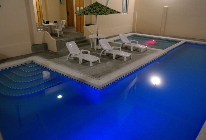 ホテル Zihua Express