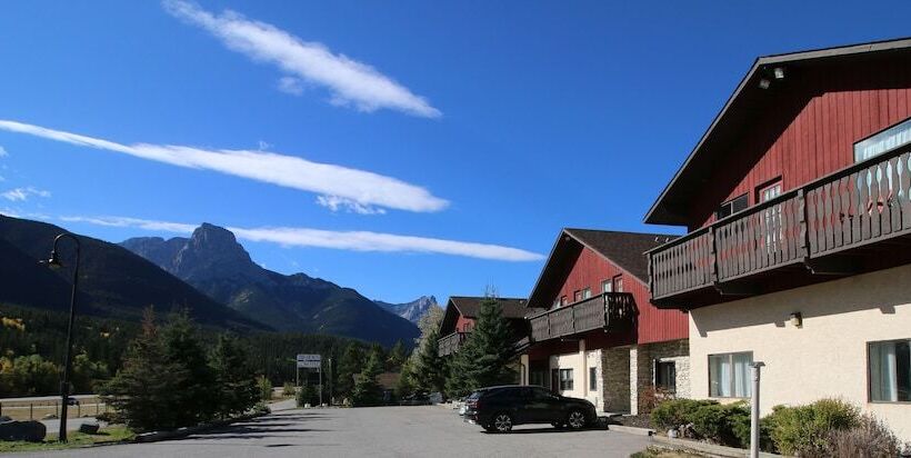 فندق على الطريق Bighorn Inn & Suites