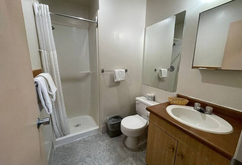 فندق على الطريق Bighorn Inn & Suites