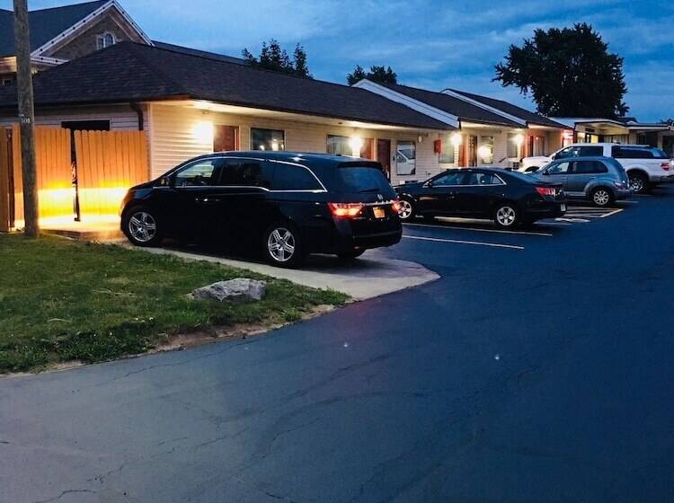 فندق على الطريق Budget Inn Williamsville