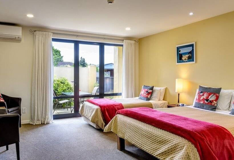 Nautilus Lodge Motel