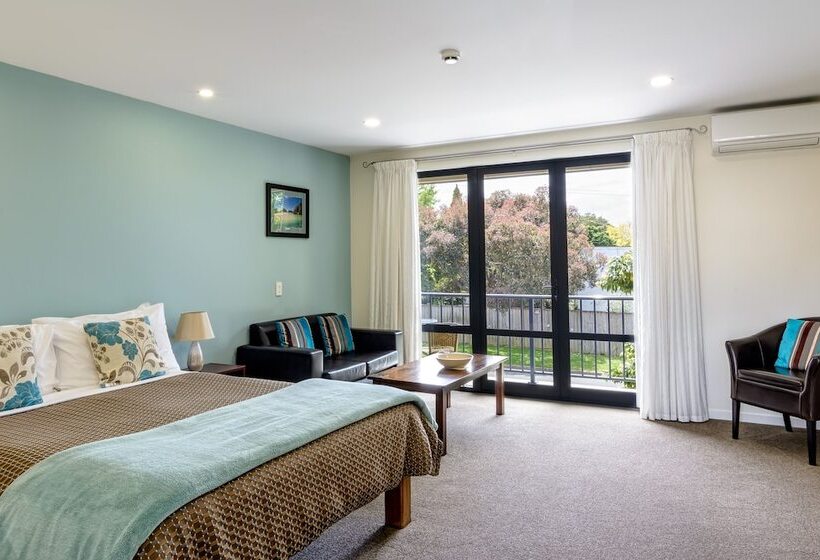 Nautilus Lodge Motel