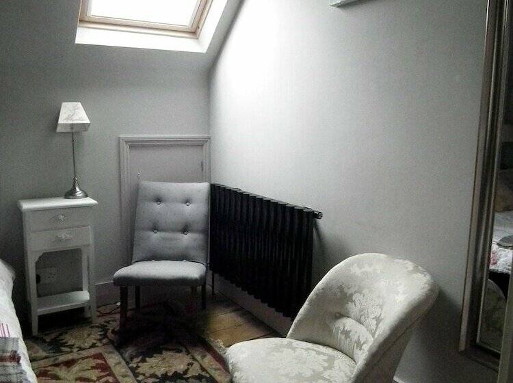 פנסיון Grange Guest House