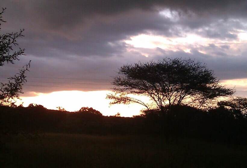 펜션 Le Roux Lodge