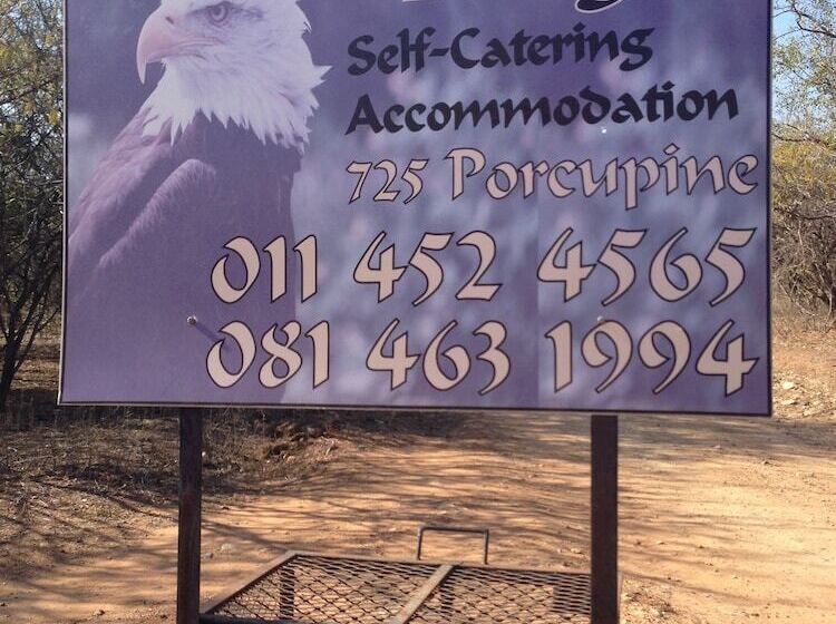 펜션 Le Roux Lodge