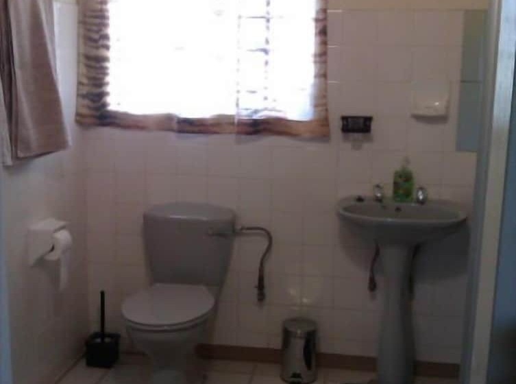 펜션 Le Roux Lodge