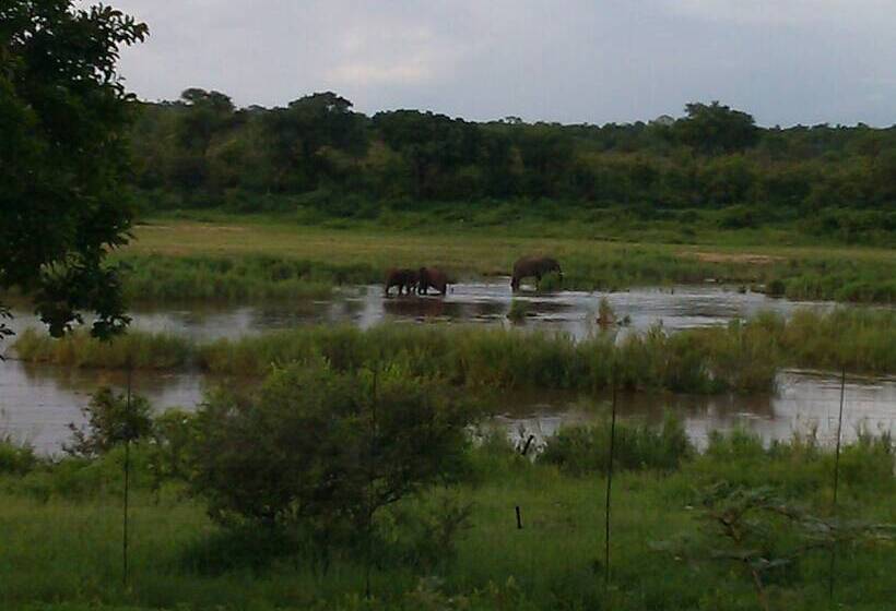 펜션 Le Roux Lodge