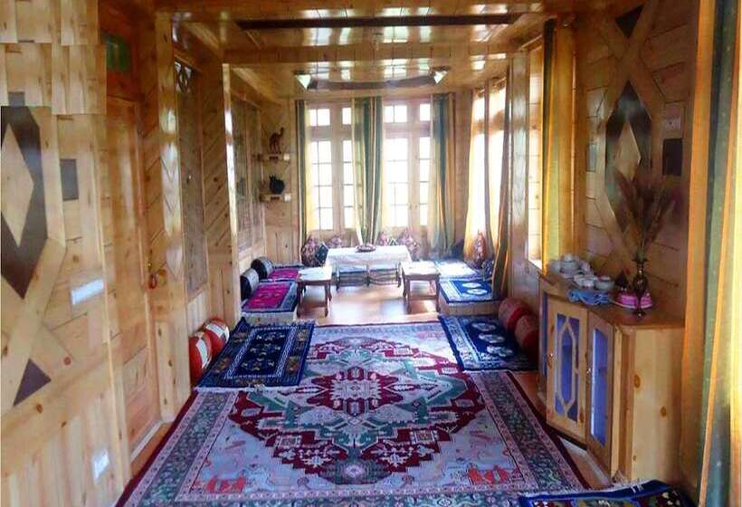 ペンション Tih Rahela Guest House & Home Stay