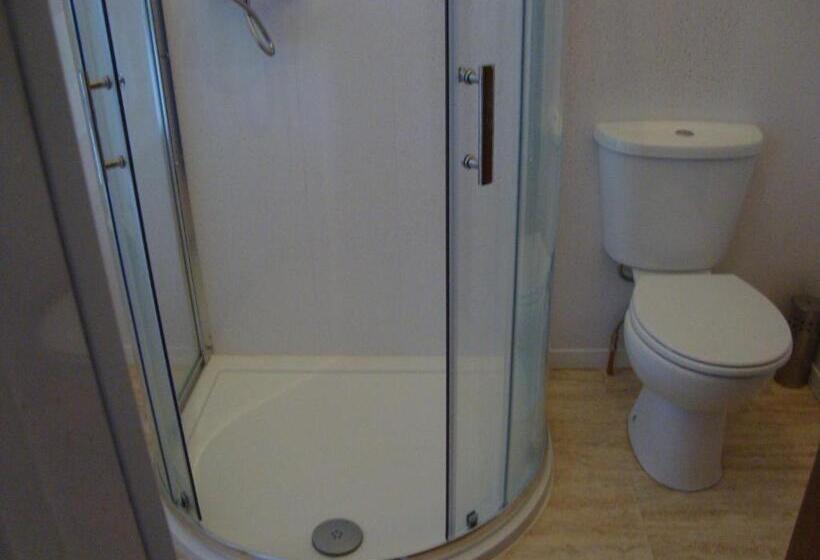 ペンション Tuxford House